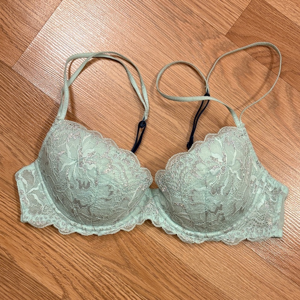 Vintage NWOT Victoria's Secret Lace Bra - Soft Green with Silver